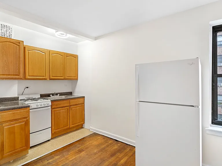 2705 Kings Hwy #6M — Photo 5