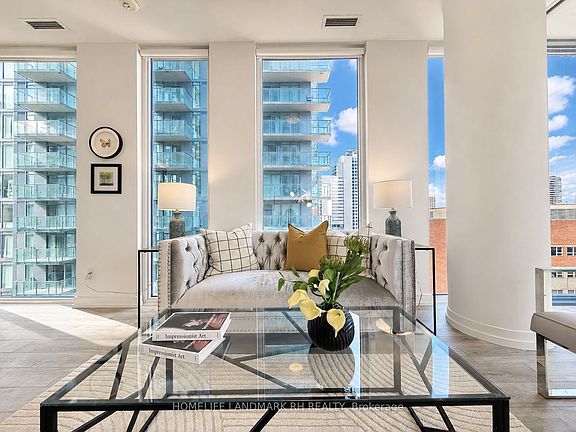 4th image of 28 Wellesley St E #1004