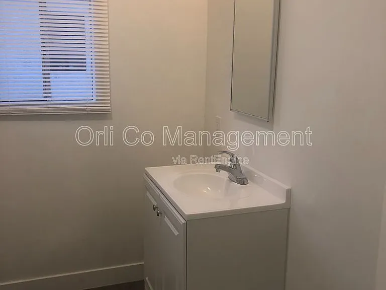 6500 Balboa Blvd — Photo 10