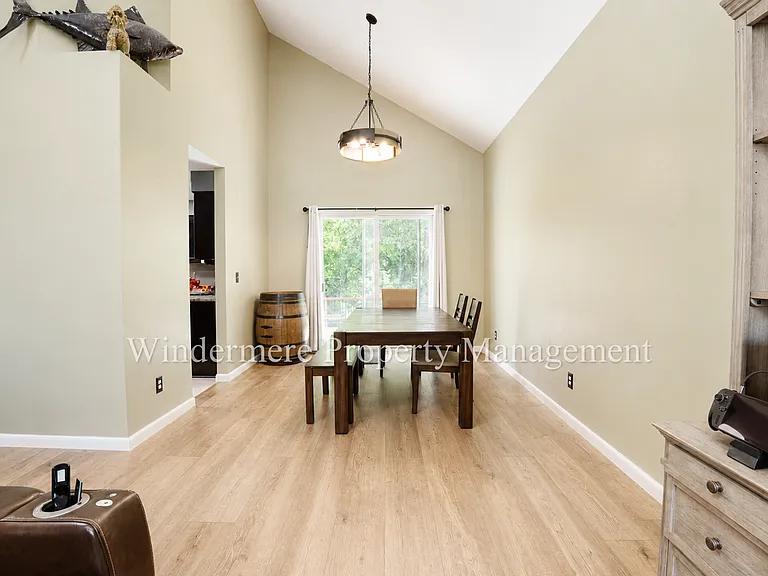 1087 NW Brinkley Ct — Photo 4