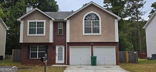 4 bed, 2.5 bath, 2011 sqft, $2,350 — Photo 1