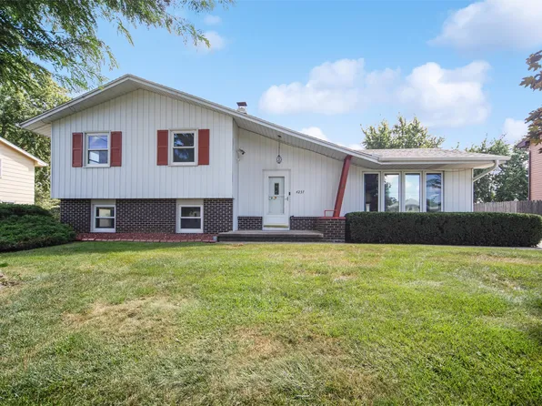 4237 62nd St, Urbandale, IA 50322