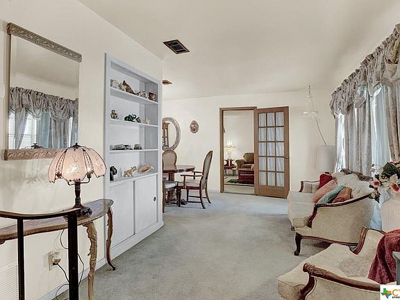 5th image of 602 Candlelight Ln