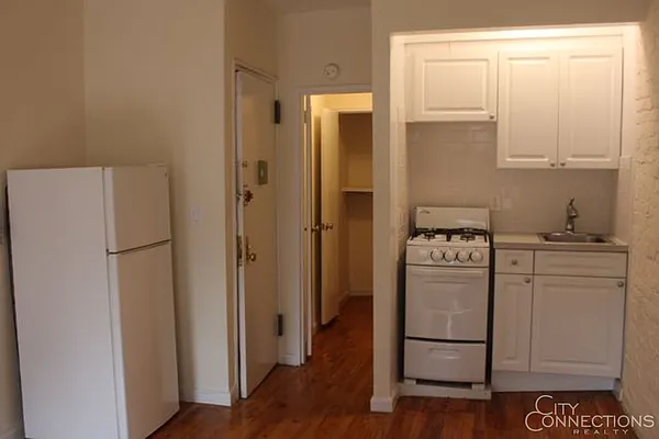 Rented by City Connections Realty | media 8