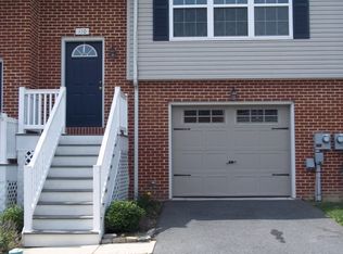 110 Farmhouse Ln, Mountville, PA 17554