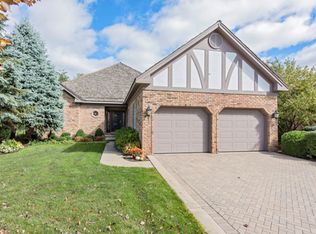 65 Berkshire Ct, Burr Ridge, IL 60527