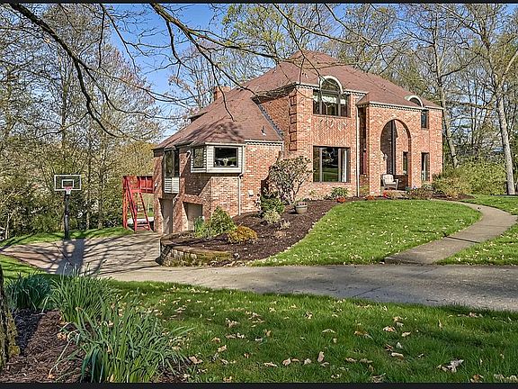 2nd image of 2571 Barnwood Dr