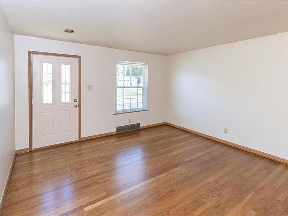 3rd image of 443 Terryville Dr