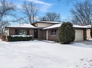 1857 W Spring Ridge Dr, Arlington Heights, IL 60004