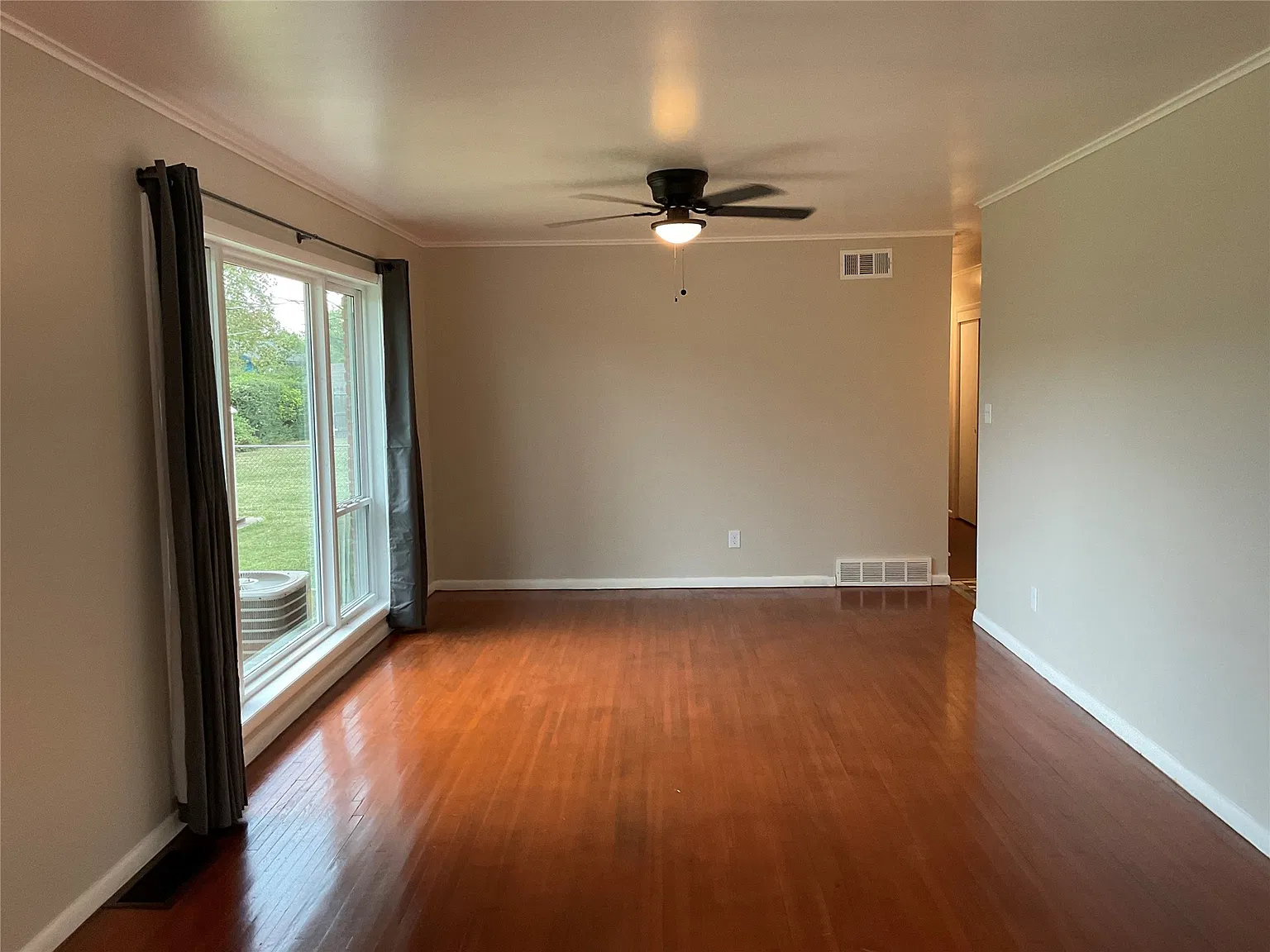 3 bed, 1.5 bath, 1367 sqft, $1,450 — Photo 4