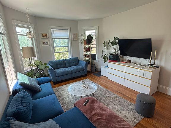 2nd image of 86 Norfolk St #3