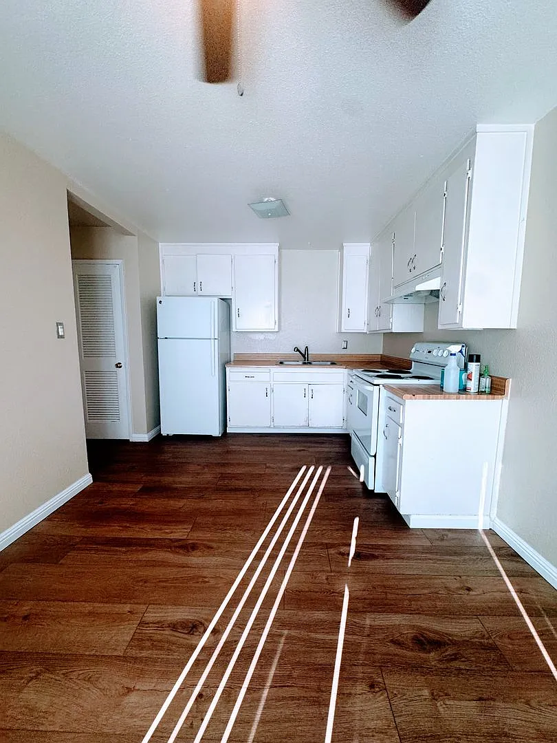 2 bedroom for Rent-New Interior Paint, Attached Garage — Photo 4