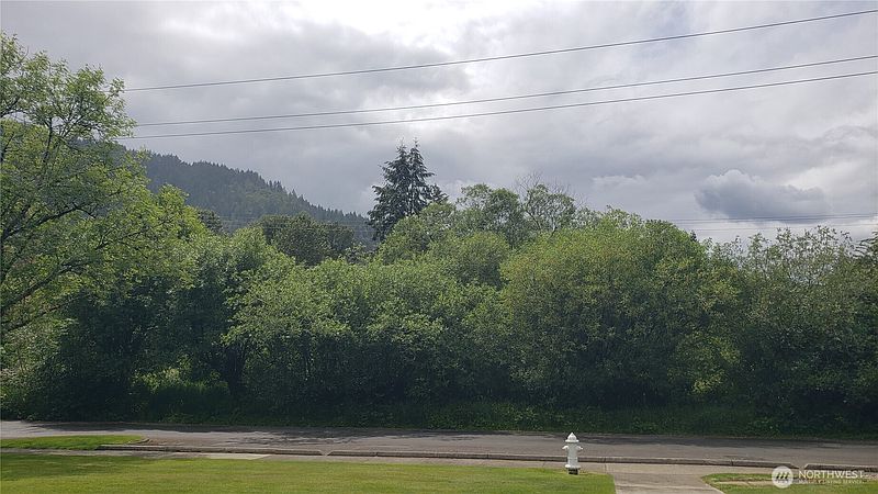 5th image of 1075 XX 6th Avenue SE