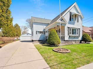 1019 S 11th St, Manitowoc, WI 54220