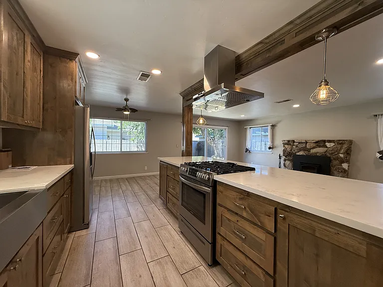1476 Hooker Oak Ave — Photo 4