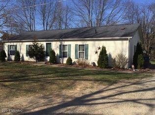 52964 33rd St, Paw Paw, MI 49079