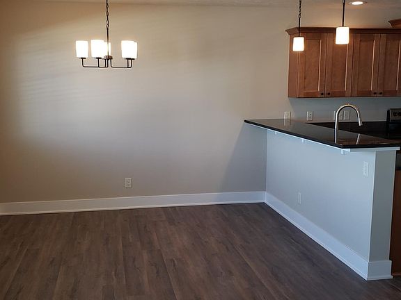 3rd image of 744 W Bellezza St