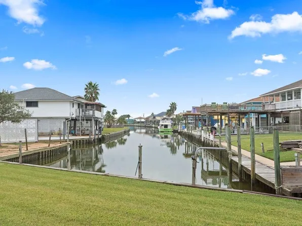 1503 Blue Water Dr, Freeport, TX 77541