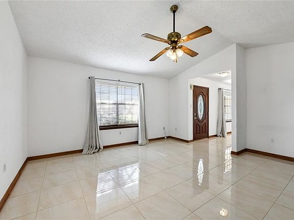 5th image of 2605 Long Branch Dr