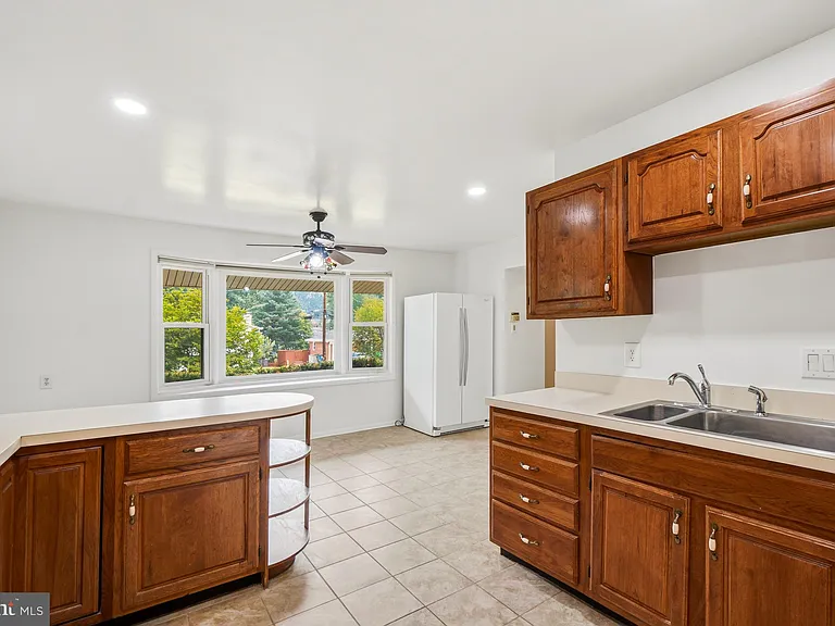11840 Enid Dr — Photo 6