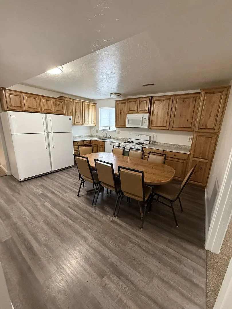 Affordable Beautiful Student Housing for Snow College students 5 rooms, 2 shared bathrooms, share... — Photo 3