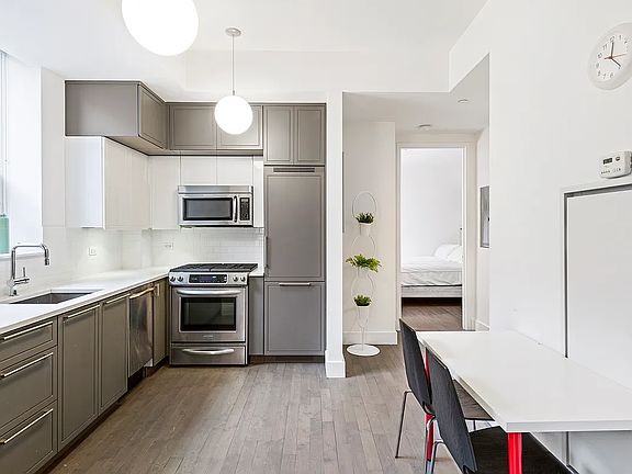 4th image of 416 W 52nd St #411