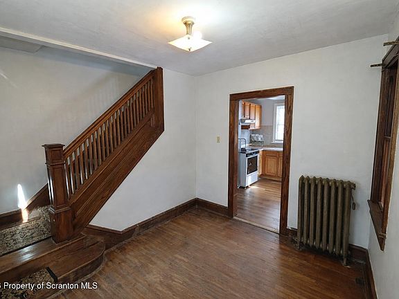 5th image of 509 Main St