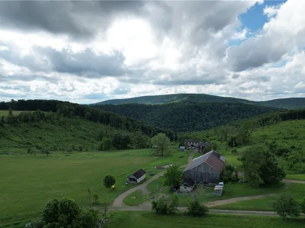 400 Wable Dr, Fort Hill, PA 15540