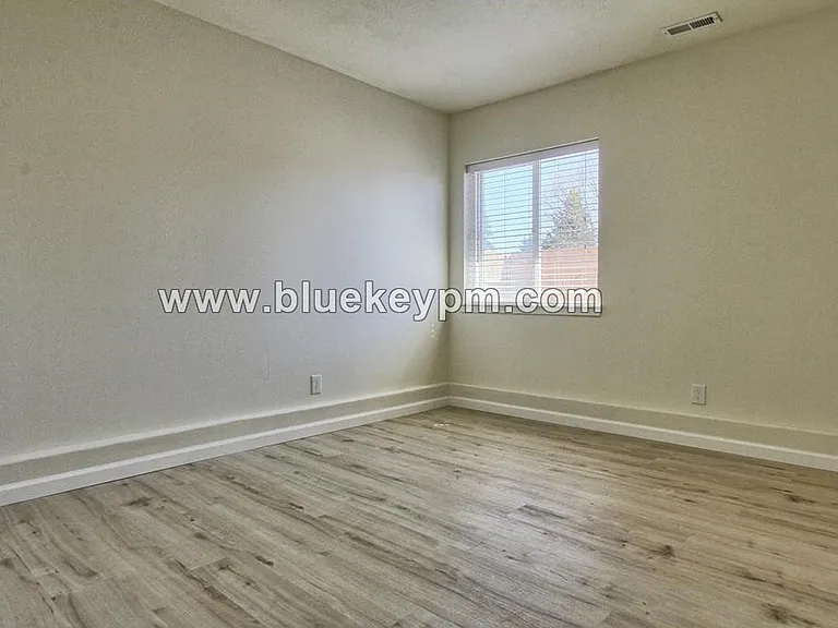 9913 NE 86th St #B — Photo 5