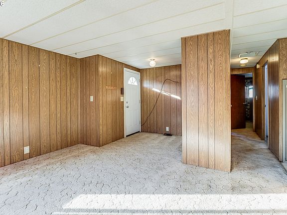 3rd image of 813 Home Ct