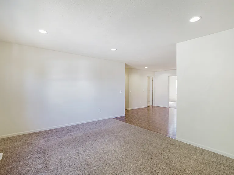2643 Redwood Ave — Photo 14