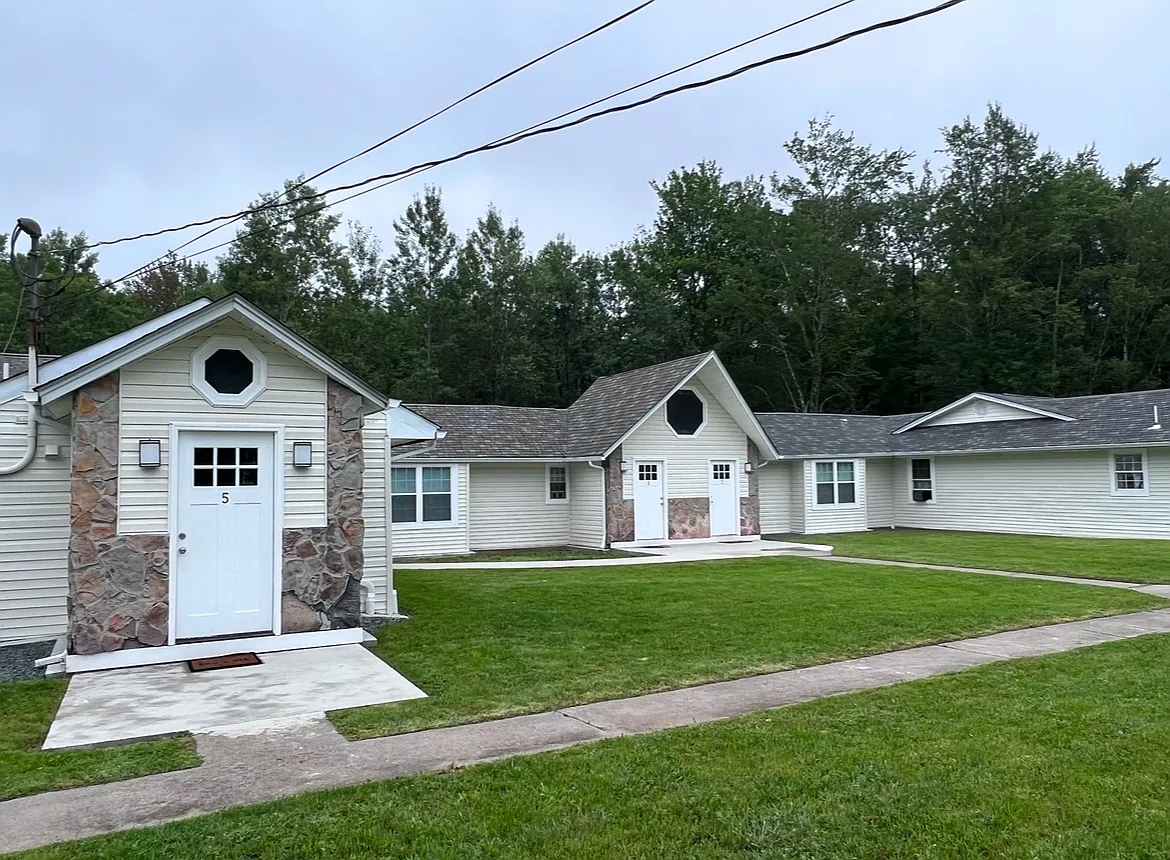 3 bed, 1100 sqft, $1,850 — Photo 2
