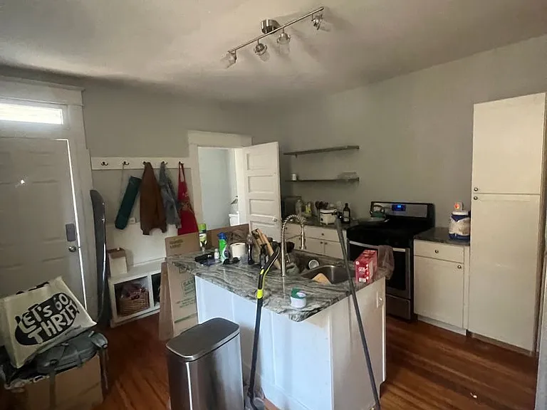 390 E Whittier St — Photo 8