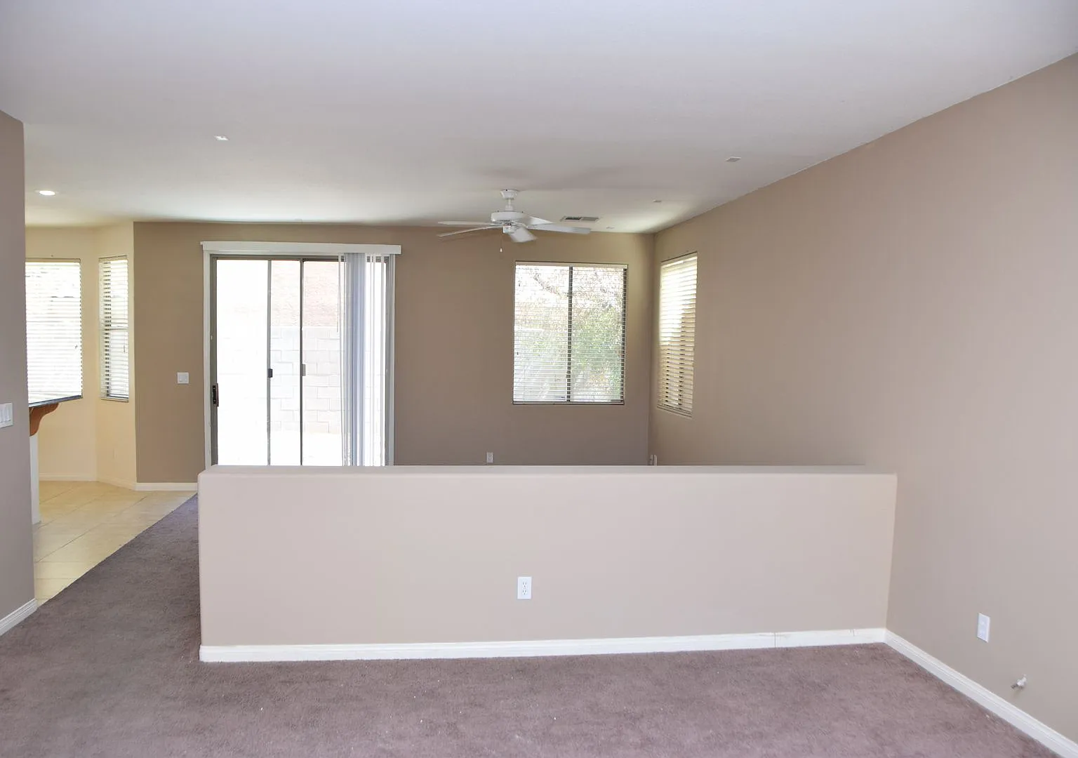 Spacious 4 Bedroom 3 Full Bath Two-Story Home In Nw — Photo 4