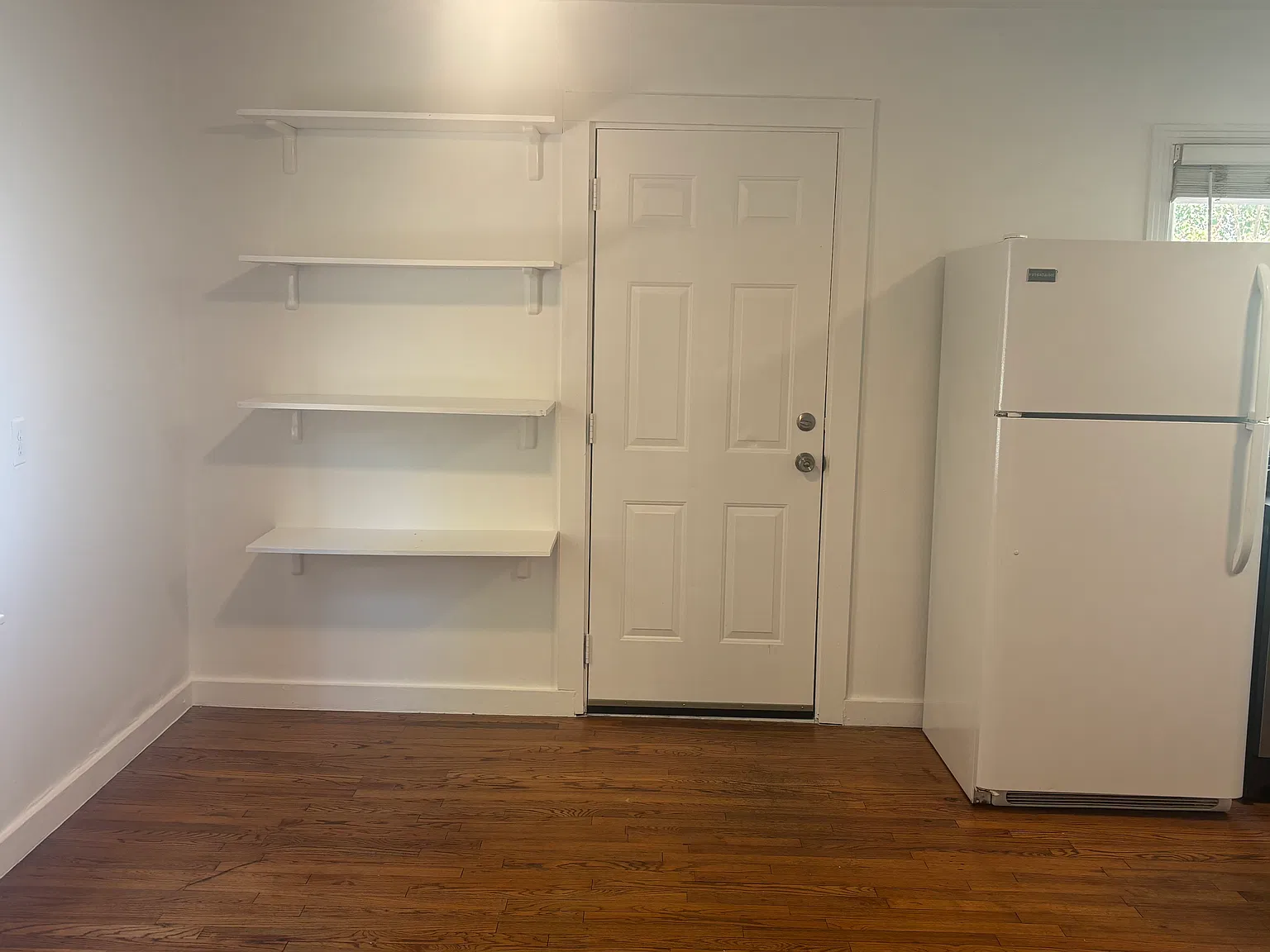 2 bed, 832 sqft, $2,100 — Photo 2