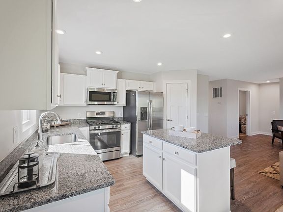 2nd image of 2924 Winterberry Dr
