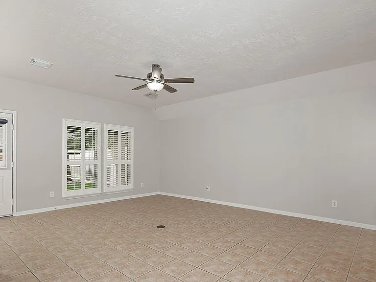 11 Fair Light Ct — Photo 7