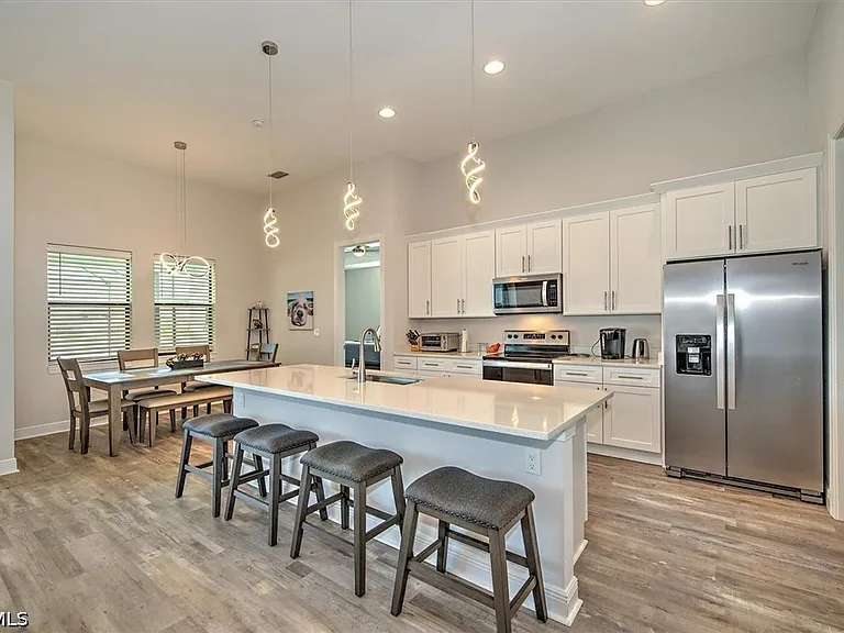 3527 SW 4th Ln — Photo 3