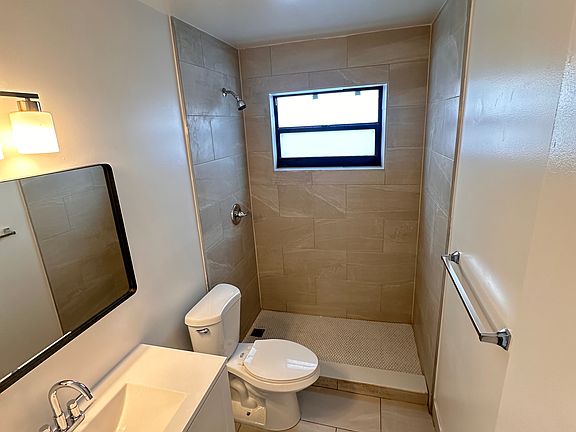 5th image of 310 NE 78th St APT 8