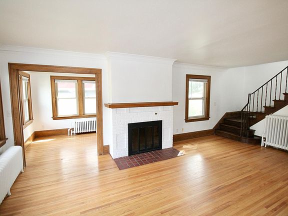 3rd image of 2070 Goodrich Ave