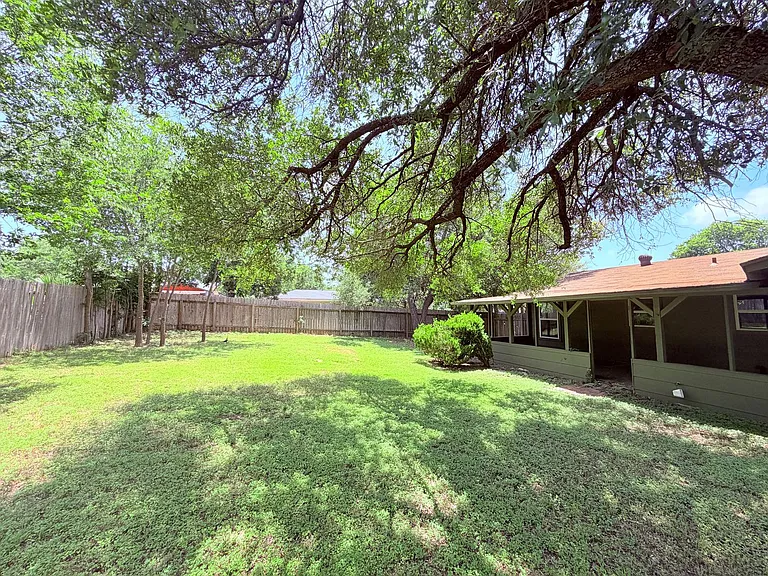 8701 Parkfield Dr — Photo 33