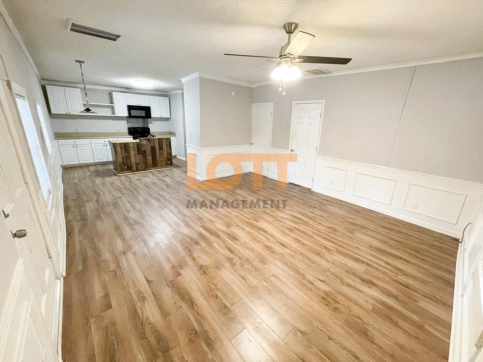 2 bed, 1.5 bath, 900 sqft, $1,300 — Photo 4
