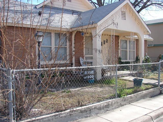 2nd image of 411 Magnolia St