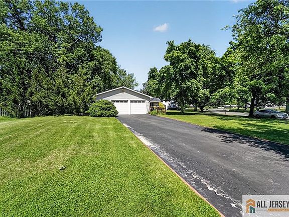 5th image of 54 Stockton Dr