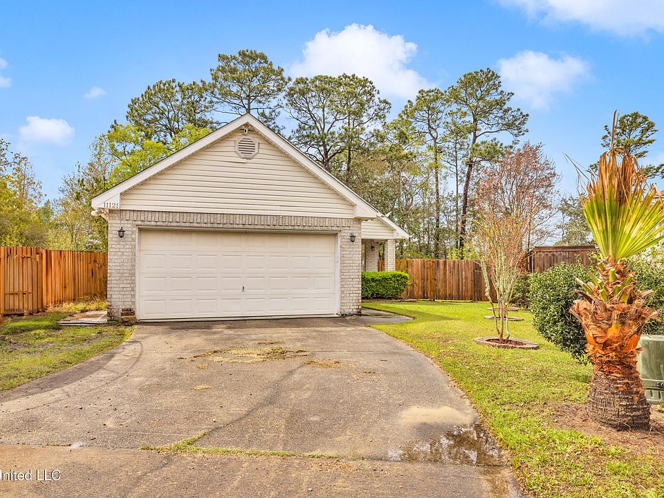 1st image of 11121 Oakcrest Dr