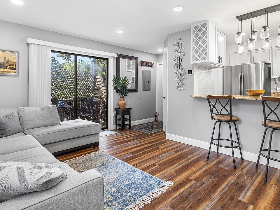 1st image of 615 Broadway #21