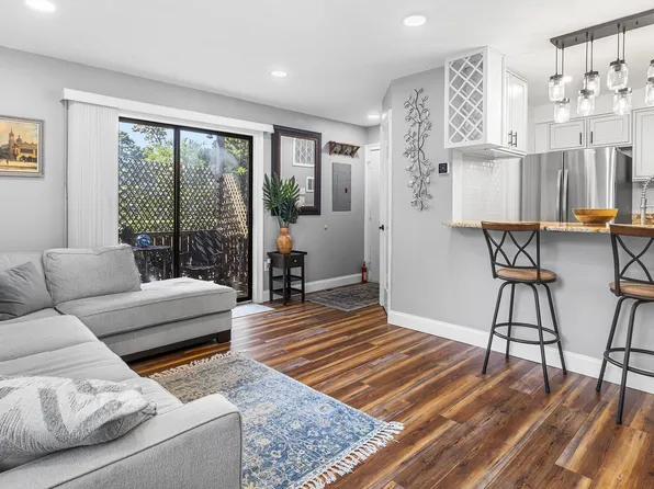 615 Broadway #21, Amityville, NY 11701