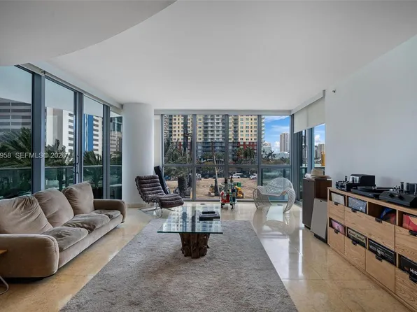 1331 Brickell Bay Dr APT 302, Miami, FL 33131