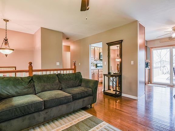 3rd image of 909 Bishop St