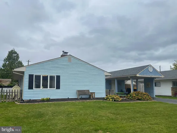 43 Stream Ln, Levittown, PA 19055